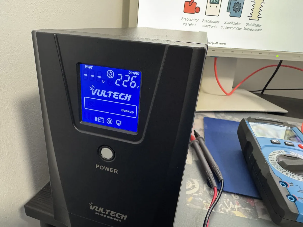 UPS Vultech în mod Backup — display arată 226V la ieșire